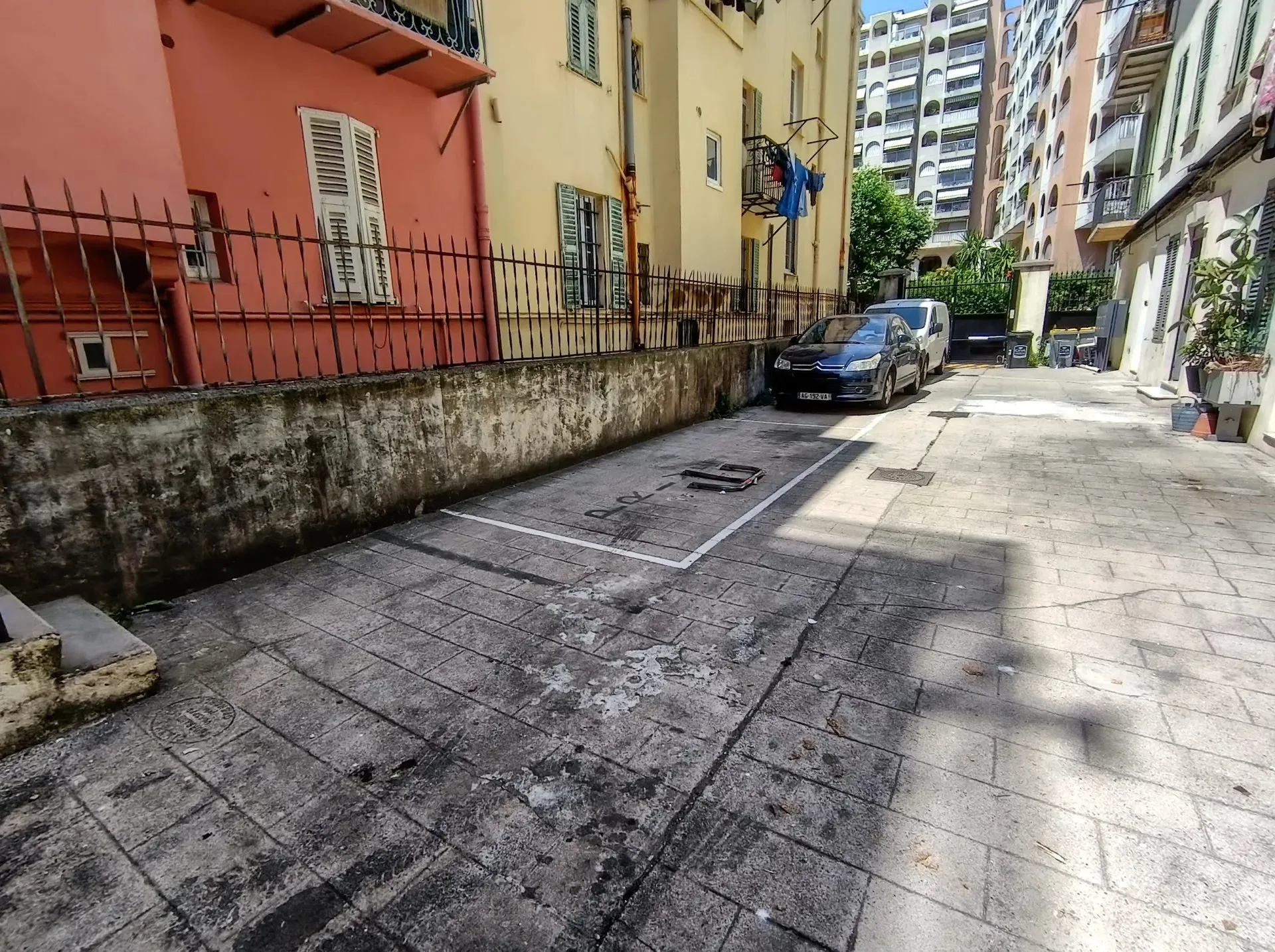 parking/box 1 pièce à Nice (06300) — photo 3