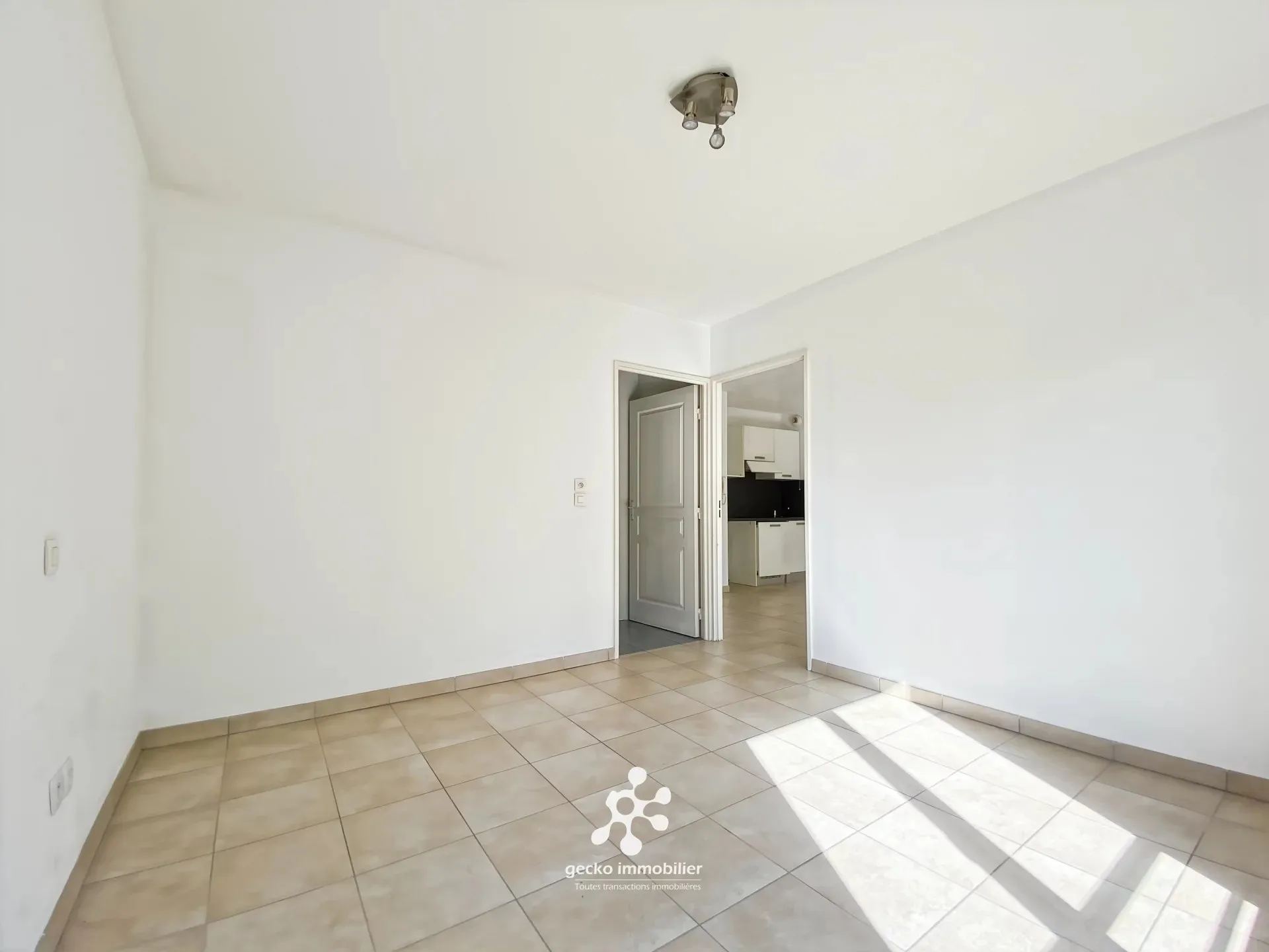 appartement 2 pièces à Saint-André-de-la-Roche (06730) — photo 2