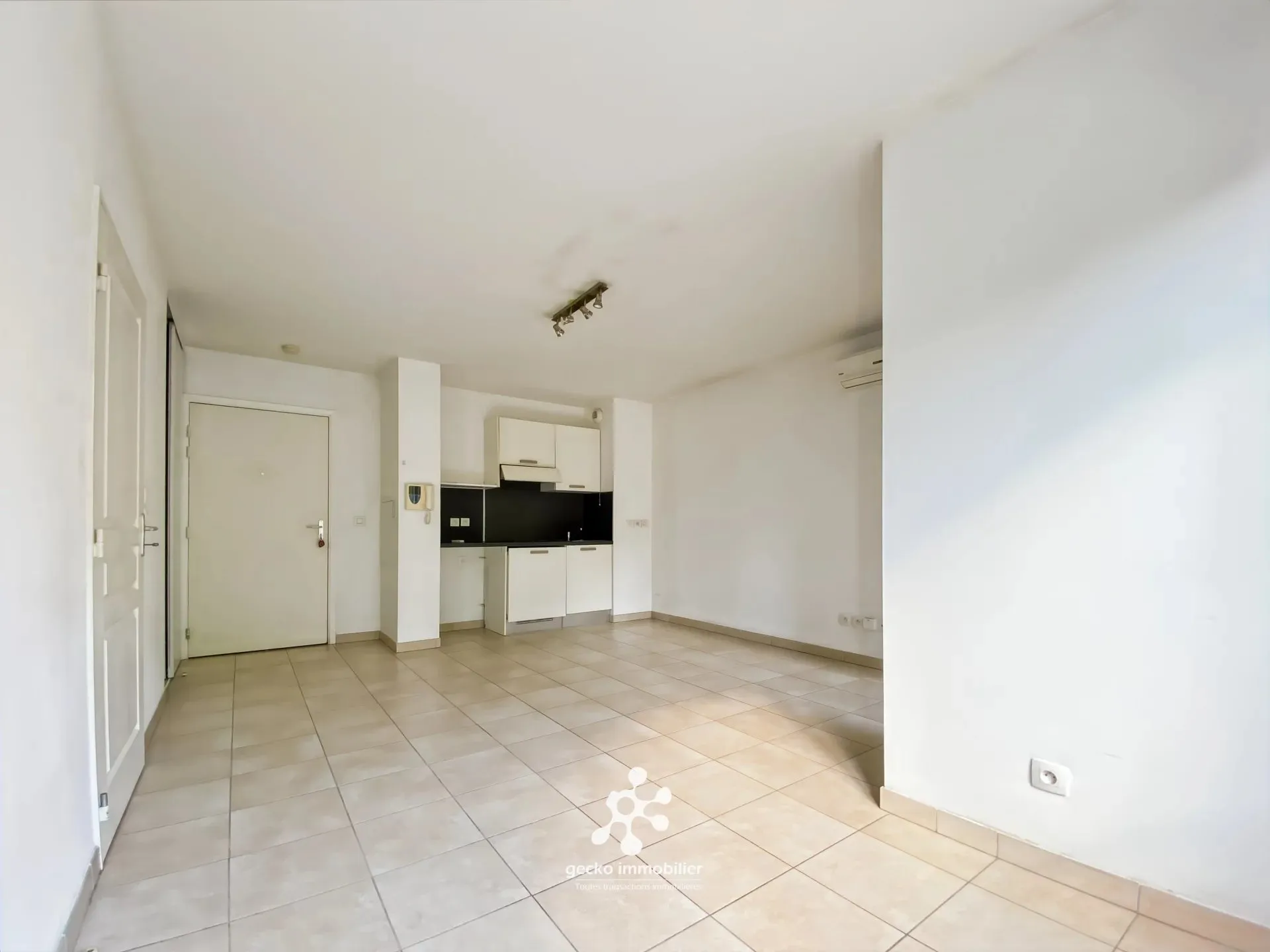 appartement 2 pièces à Saint-André-de-la-Roche (06730) — photo 5