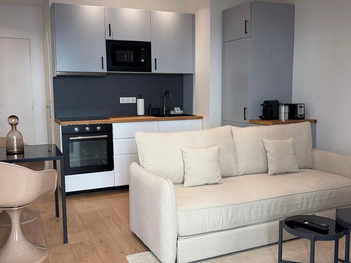 CANNES-LA BANANE-APPARTEMENT 2 pièces avec balcon