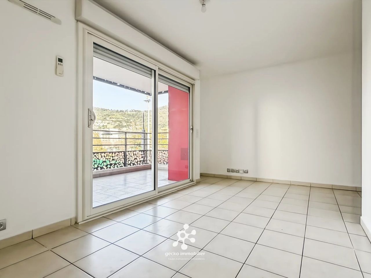NICE - VAUBAN - 2 P - TERRASSE - RESIDENCE RECENTE