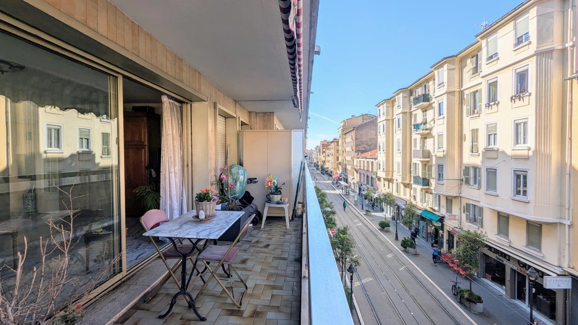 NICE - REPUBLIQUE - Appartement 2 pièces avec grande terrasse